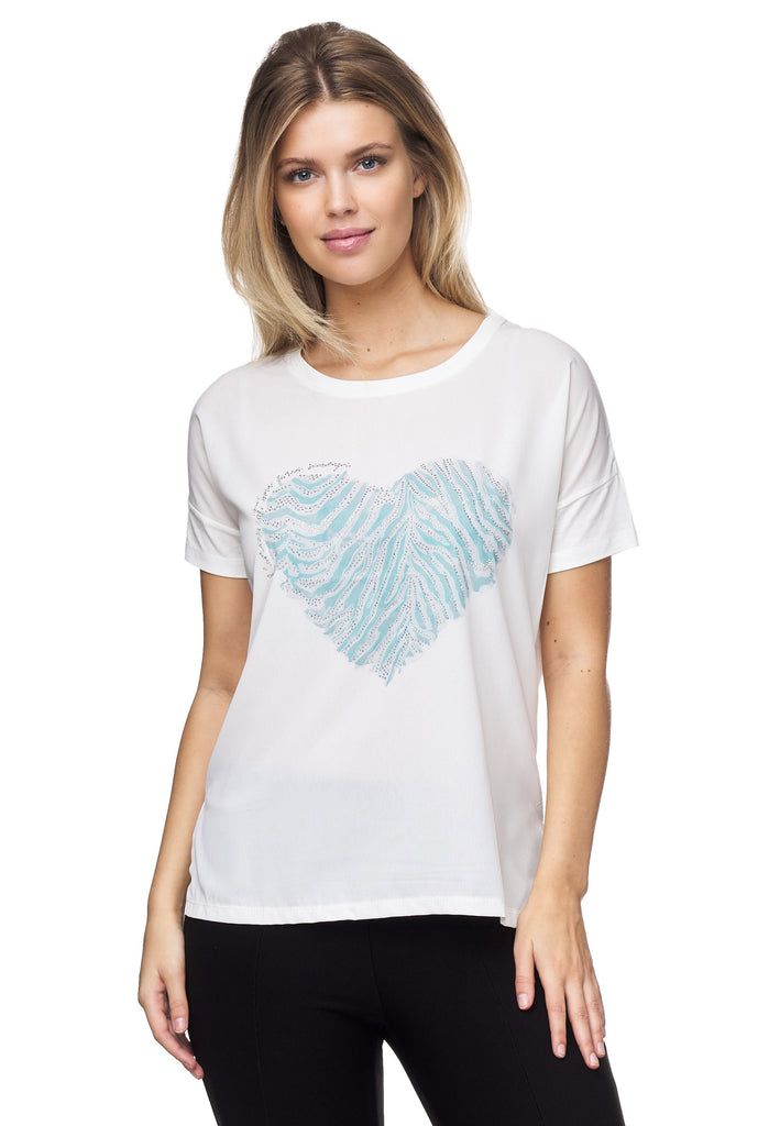 Stylisches T-Shirt von – Decay Modevertrieb Damenmode mit Herzaufdruck. GmbH - farbigem Decay